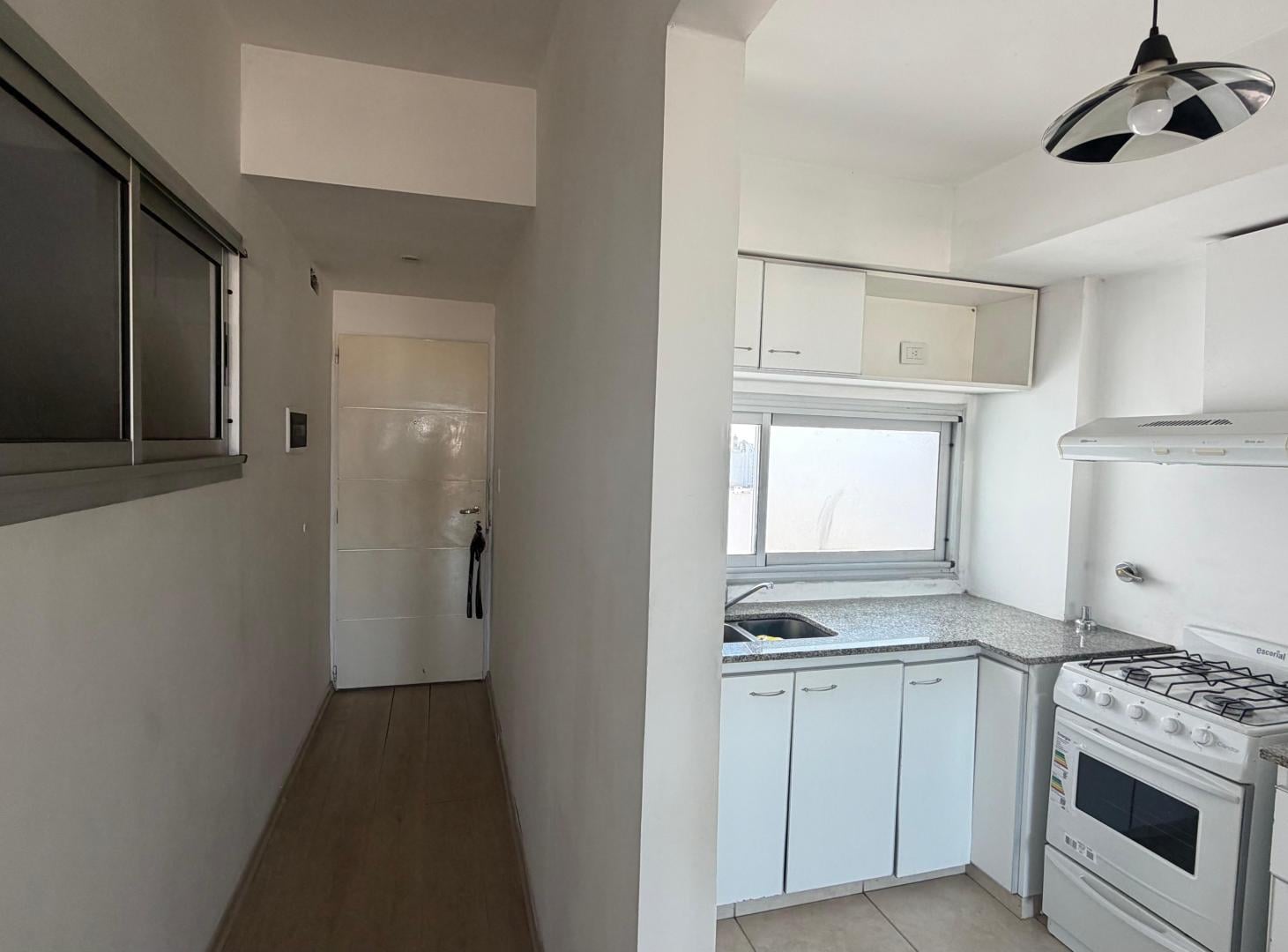 Foto de DEPARTAMENTO DE UN DORMITORIO EN ALQUILER 12 39 Y 40, imagen 2