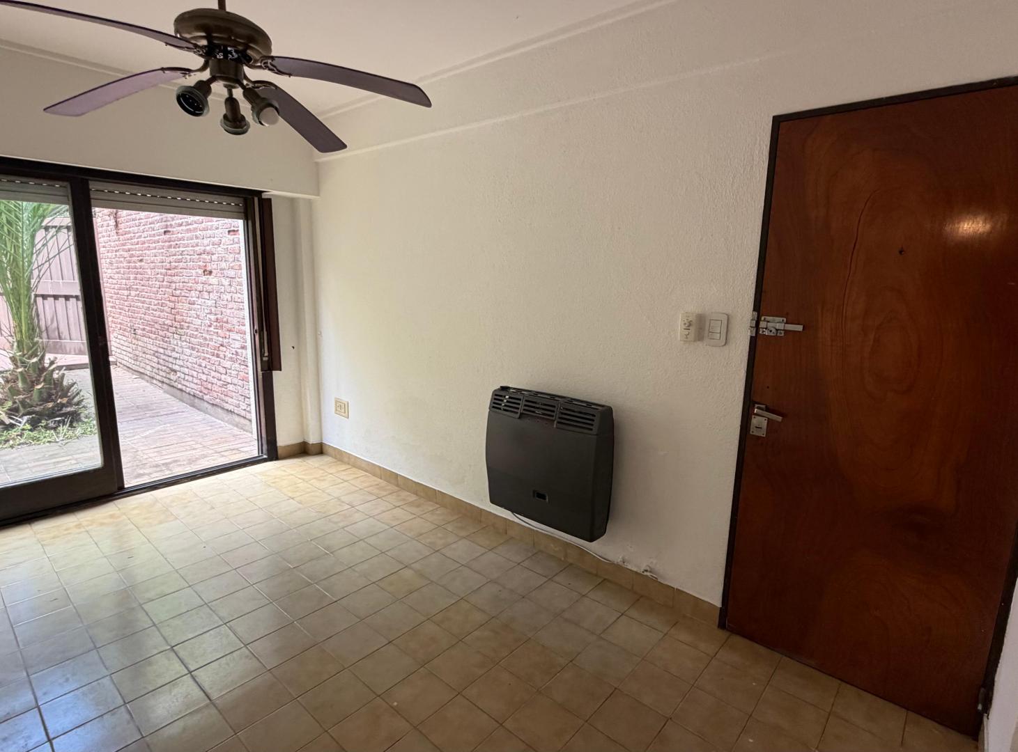 Foto de PH EN VENTA UN DORMITORIO CON PATIO 43 12 Y 13, imagen 3