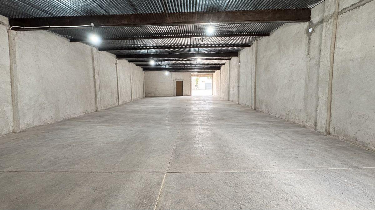 Foto de GALPÓN REMODELADO EN VENTA, EN TOLOSA, imagen 1