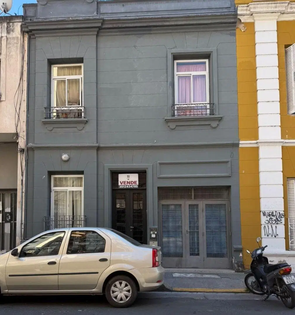 Casa con 6 habitaciones en venta en Alberdi ideal uso comercial 3