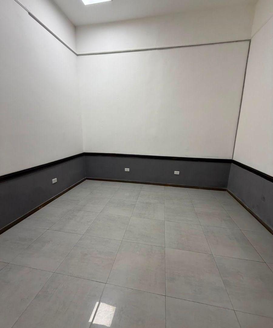 Foto de Casa uso comercial, al frente, con 4 habitaciones, recepción y patio, imagen 4