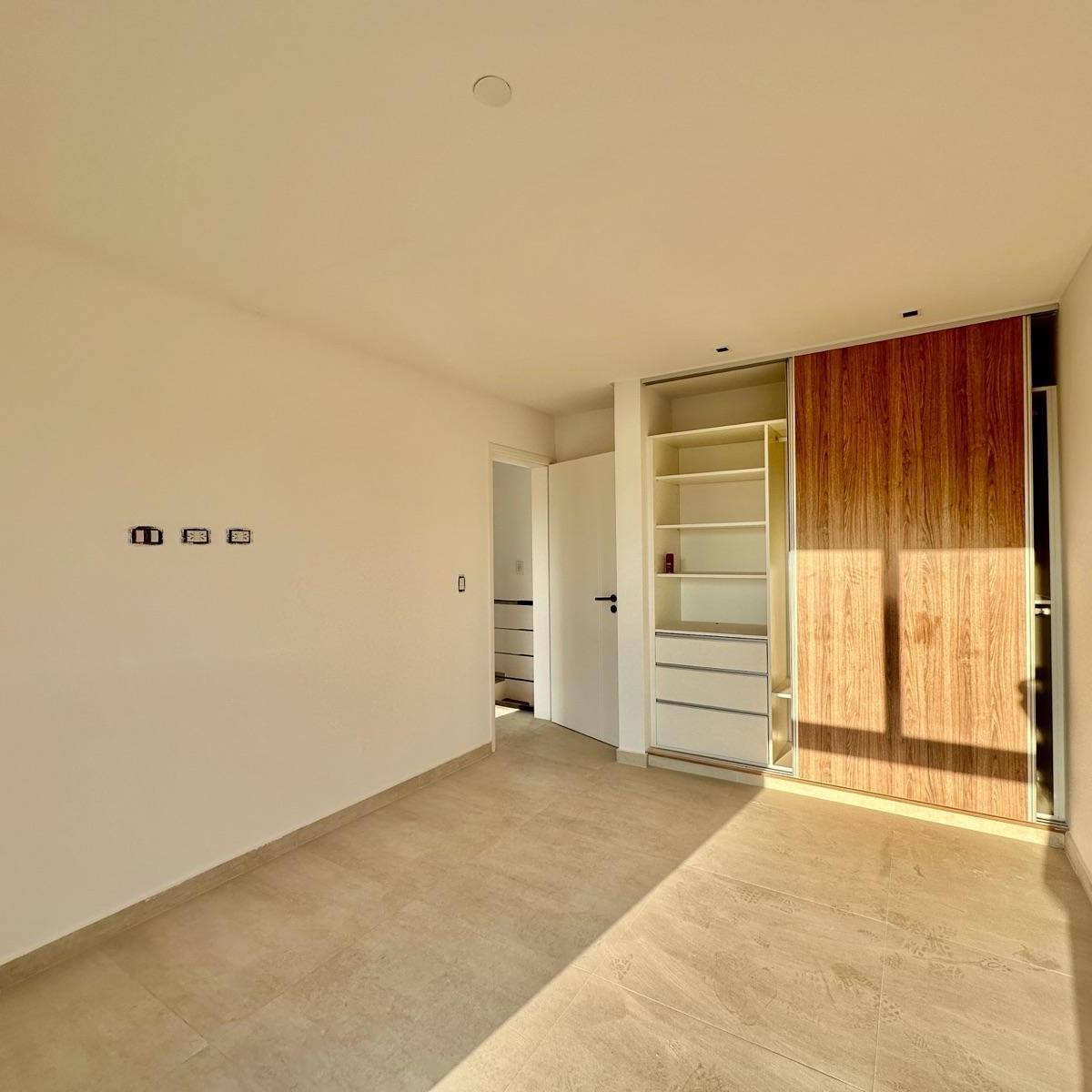 Casa con Dormitorio Prinpal en Pb! 2