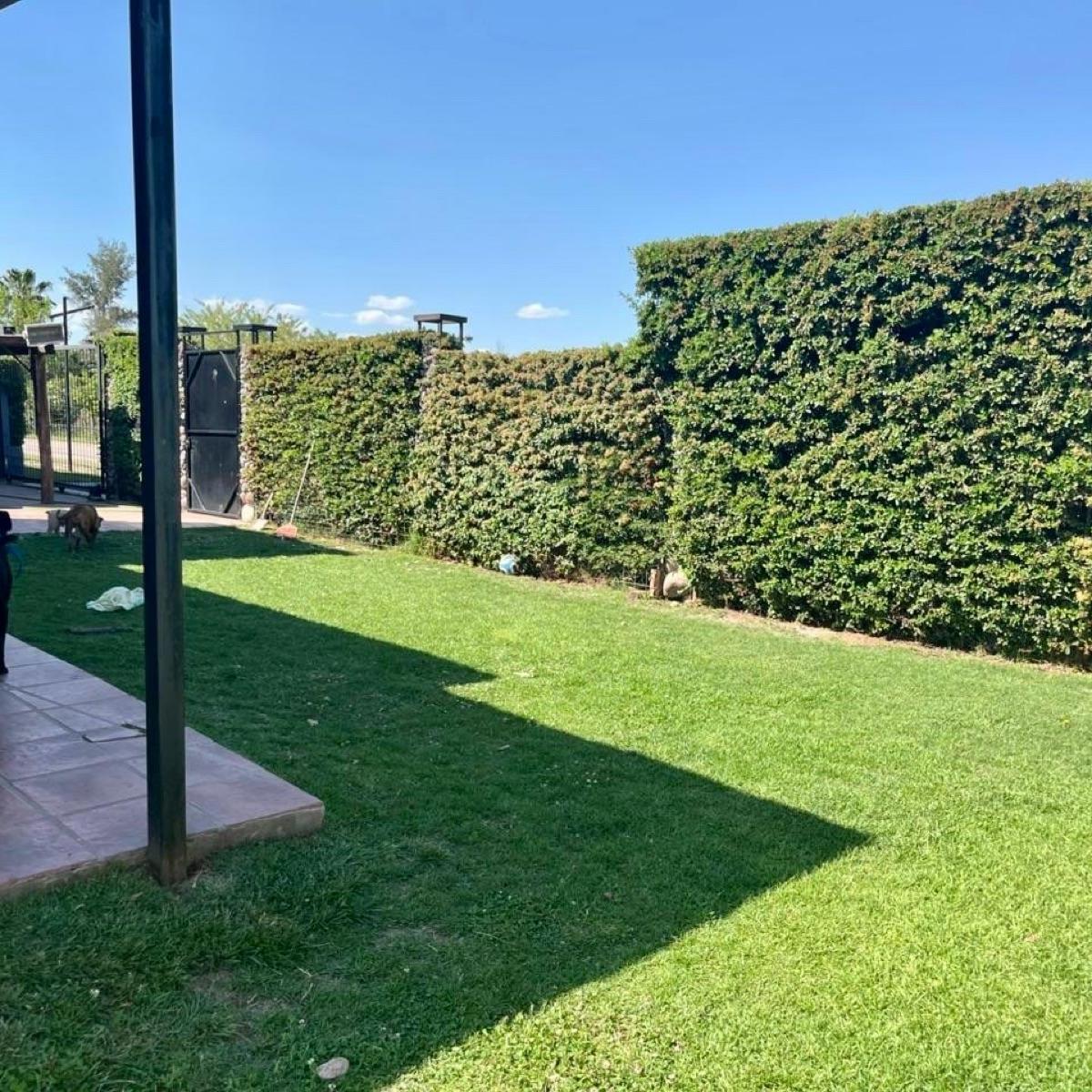 Casa en Callejon Cerrado 4 Dorm. y Pileta 3
