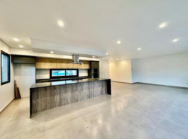 Casa a estrenar, una planta con 3 dormitorios 4