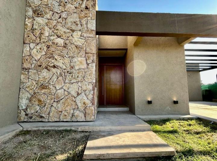 Casa a estrenar, una planta con 3 dormitorios 1