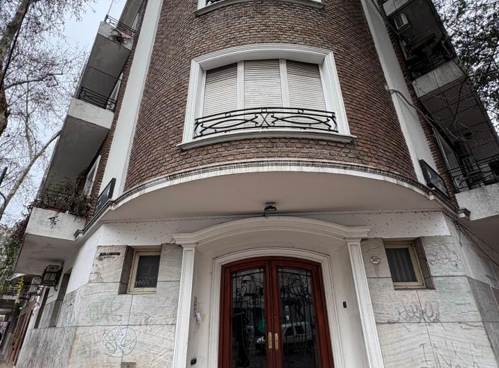 Hermoso dos ambientes recién remodelado en Almagro 3