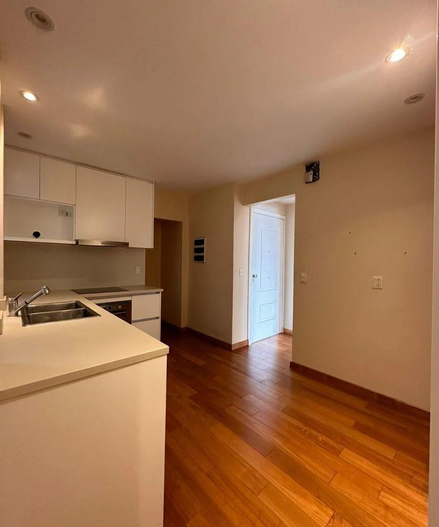 Vendo Semi piso REMODELADO sobre Av. Del Libertador