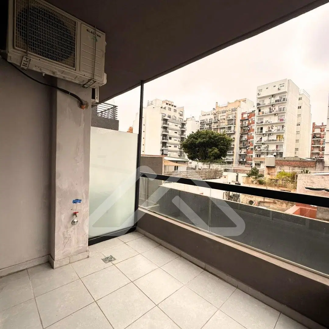 ALQUILO AMPLIO AMBIENTE EN VILLA CRESPO 2