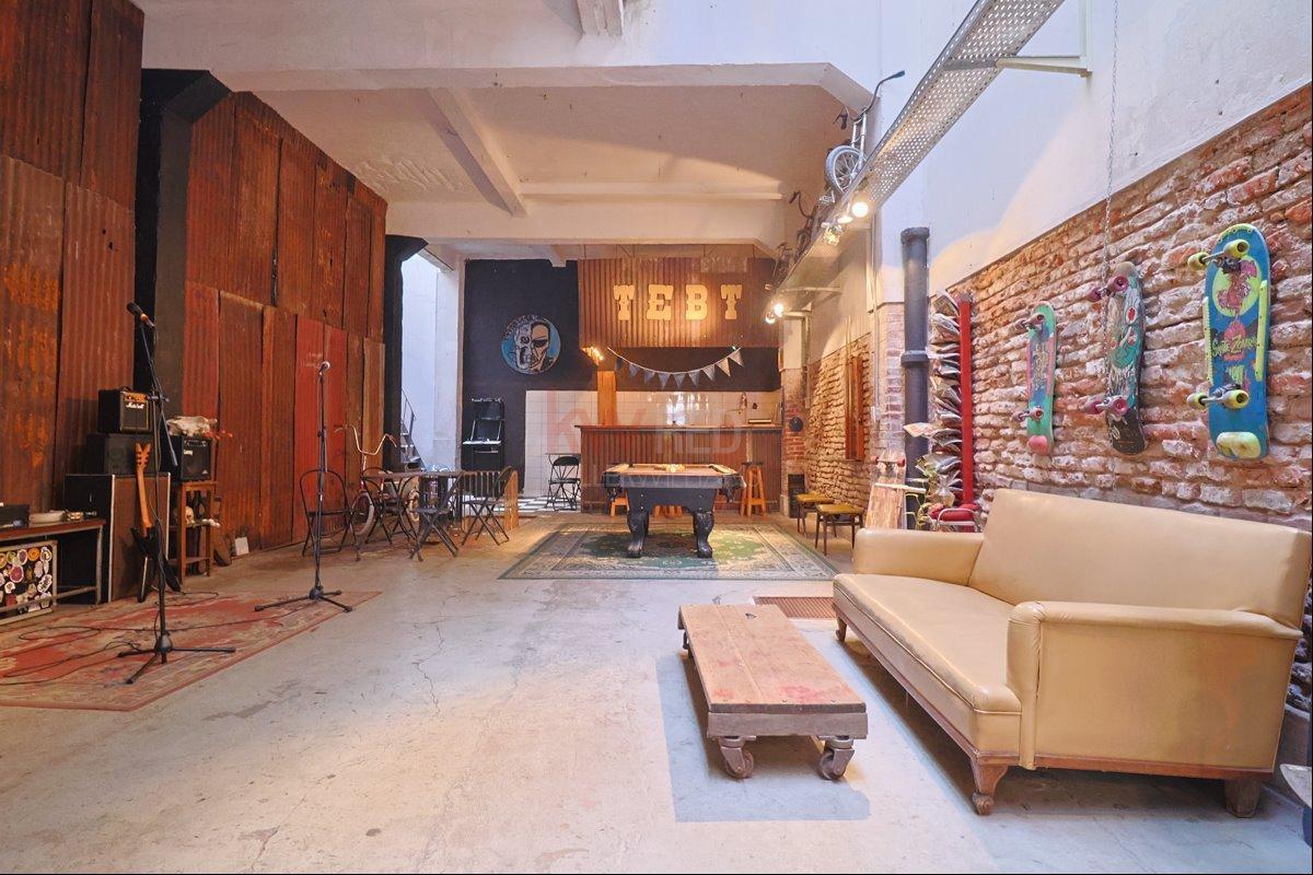 Venta Loft , Local Comercial , Estacionamiento, Oficina en Ciudad Vieja con renta