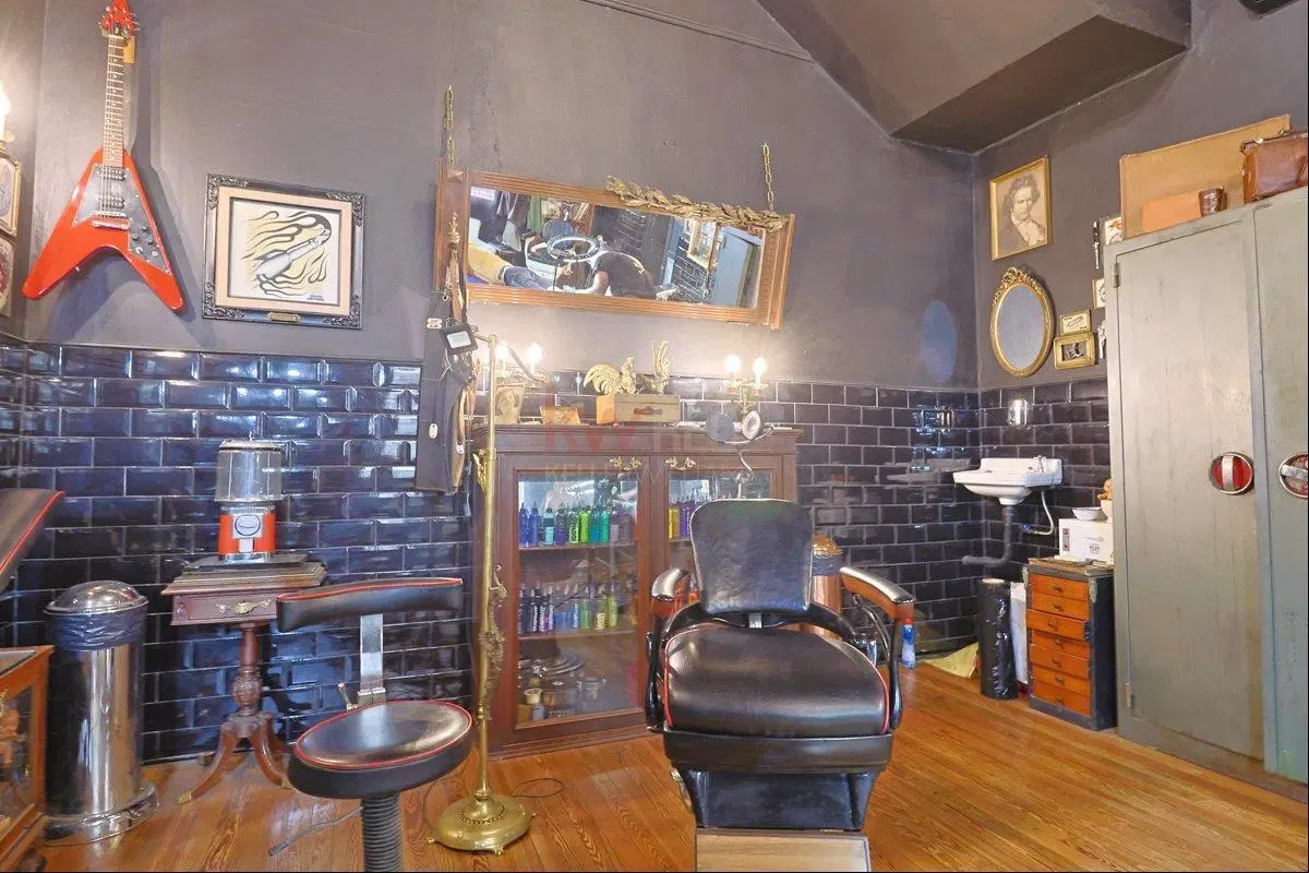 Venta Loft , Local Comercial , Estacionamiento, Oficina en Ciudad Vieja con renta 4