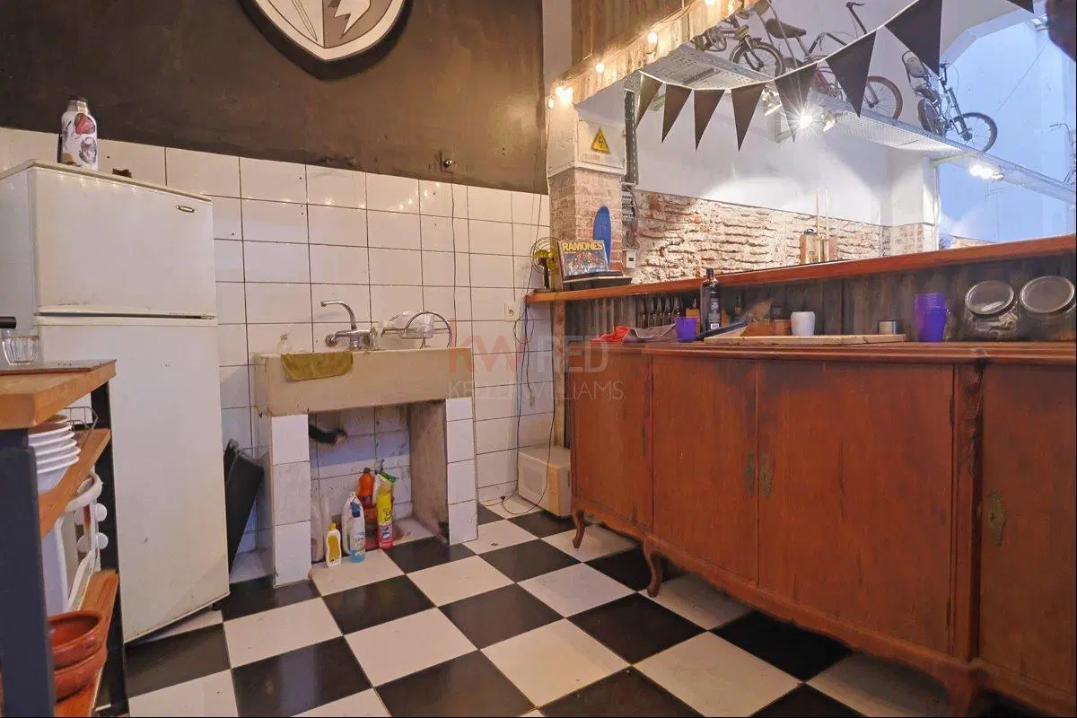 Venta Loft , Local Comercial , Estacionamiento, Oficina en Ciudad Vieja con renta 3