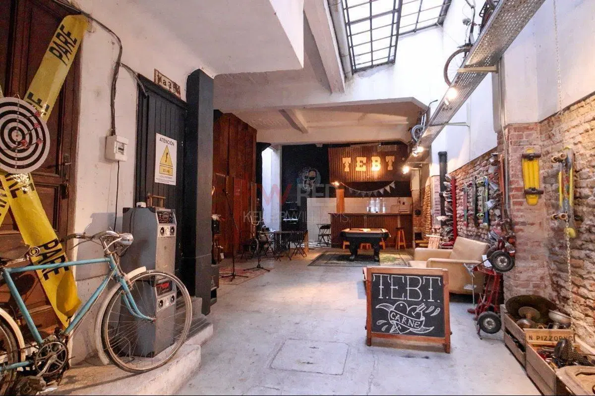 Venta Loft , Local Comercial , Estacionamiento, Oficina en Ciudad Vieja con renta 2