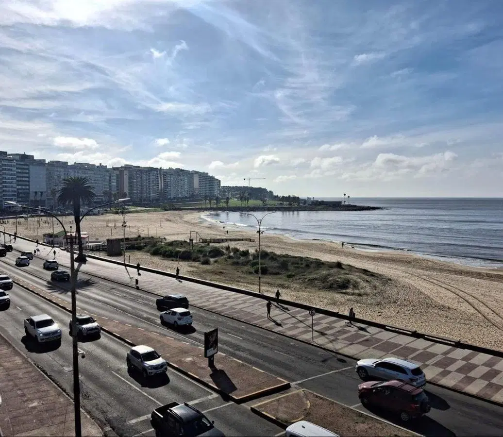Alquiler y venta de Apartamento 3 dormitorios Rambla de Pocitos 2
