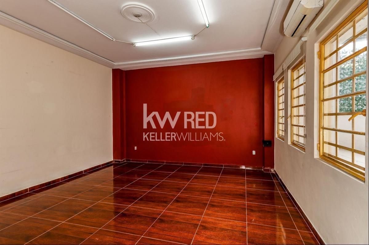 VENTA de apartamento de 8 habitaciones en Centro de Montevideo