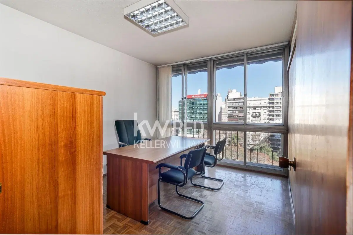 Venta de Oficina de 5 ambientes en el Centro 4