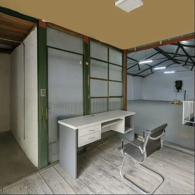 VENTA o ALQUILER Local industrial Próximo al Puerto Aguada 4