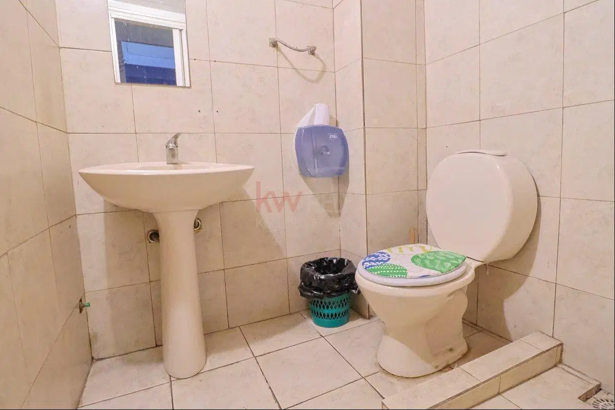 Venta Local comercial con 27 Cocheras y 2 Apartamentos 5