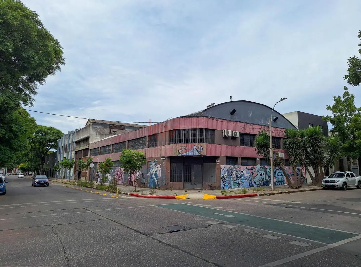 VENTA Depósito Local con Renta La Comercial Emilia Pardo Bazán 5