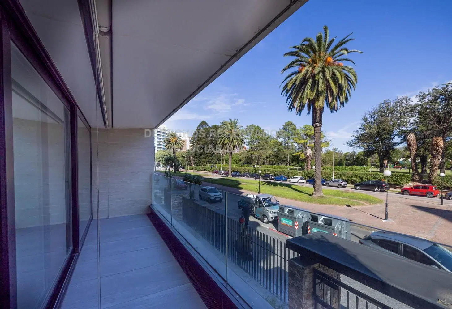 Venta Apartamento 3 Dormitorios y servicio Golf Punta Carretas patio parrilla 3