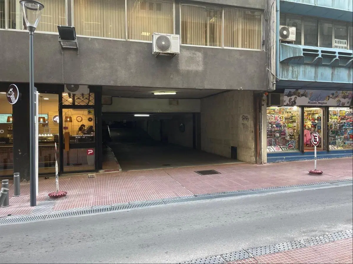 Venta Garage Ciudad Vieja 1