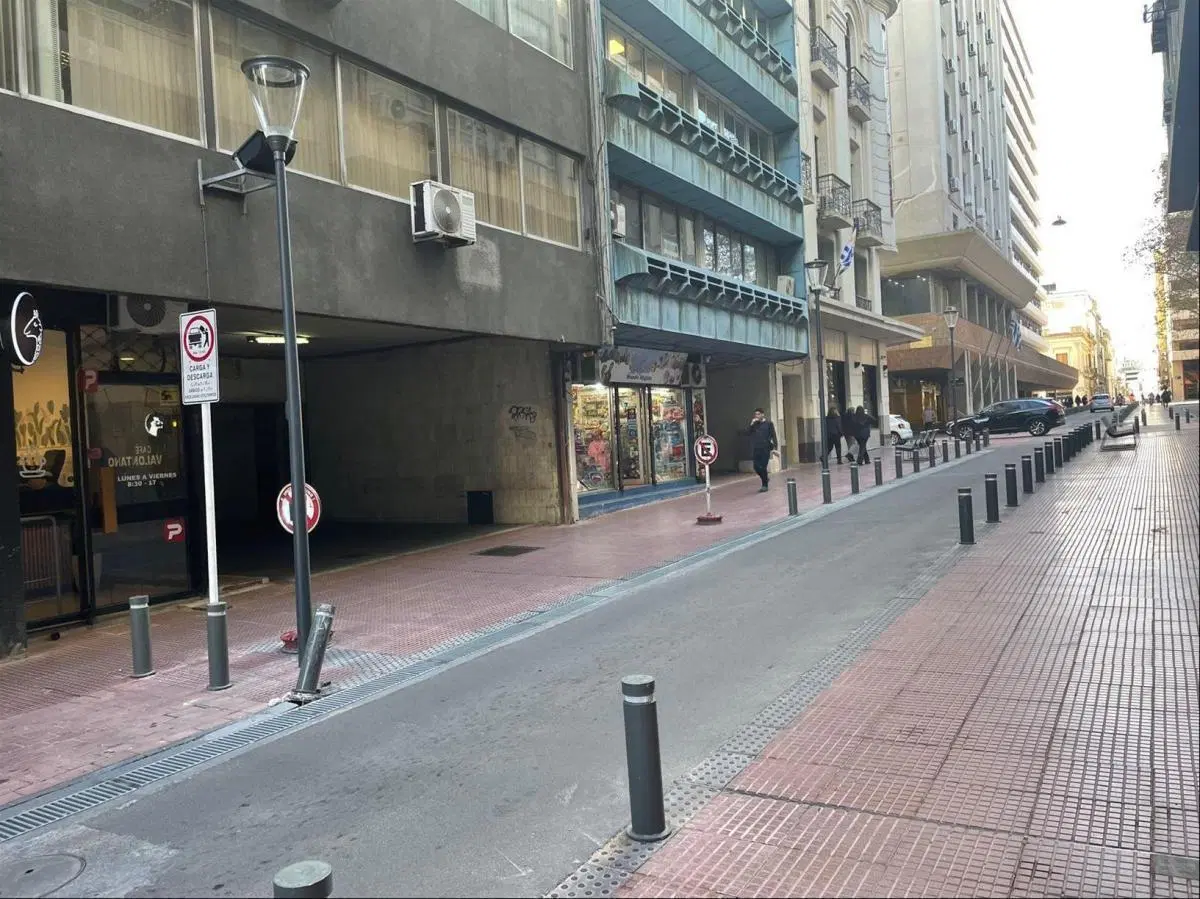 Venta Garage Ciudad Vieja 2