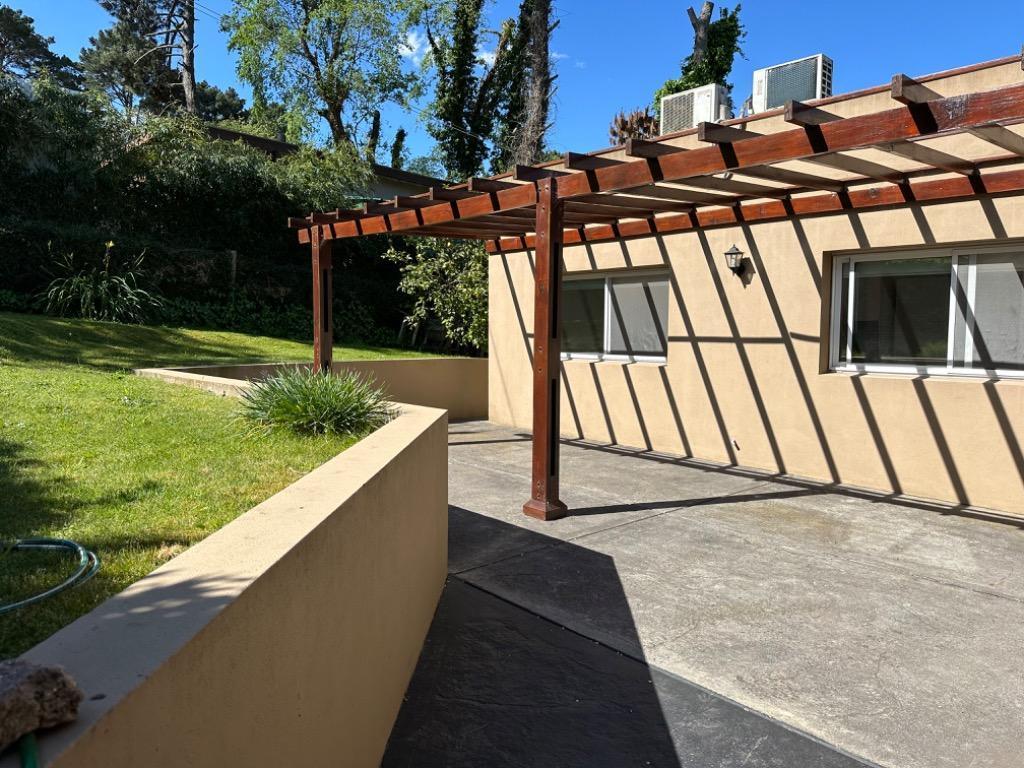 Casa con 2 dormitorios y gas natural en venta en Sierra de los Padres, 600 m² de terreno.