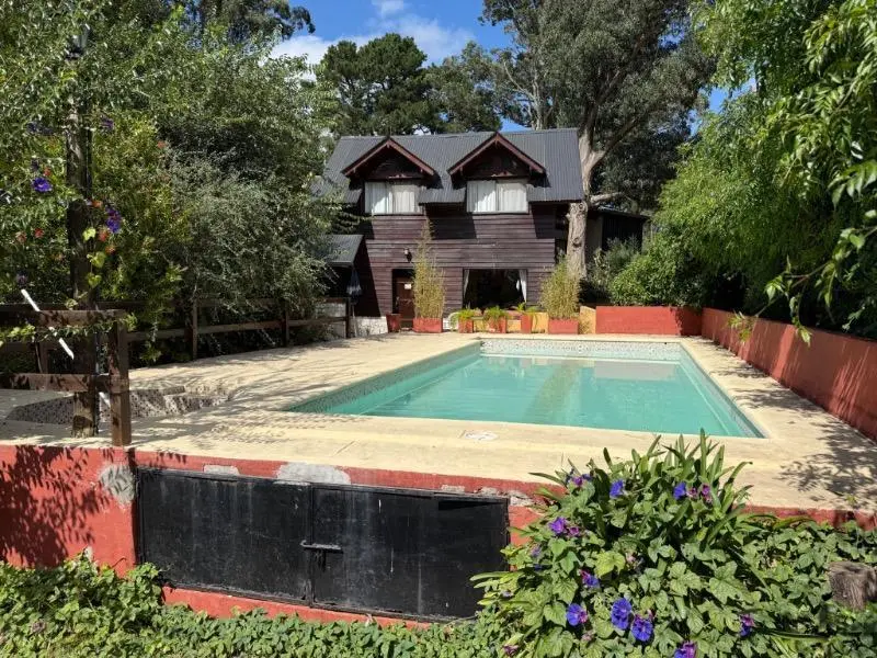 Casa con 5 dormitorios en venta con 637 m² en Sierra de los Padres 1
