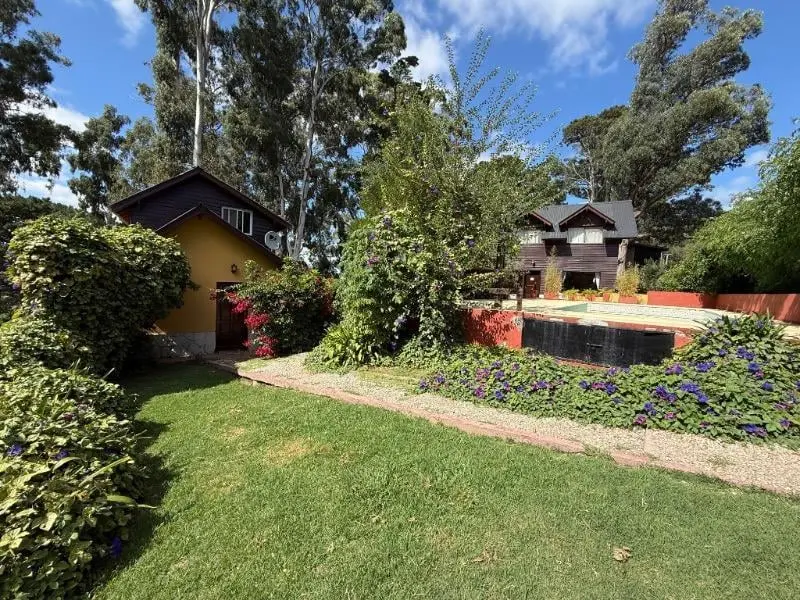 Casa con 5 dormitorios en venta con 637 m² en Sierra de los Padres 3