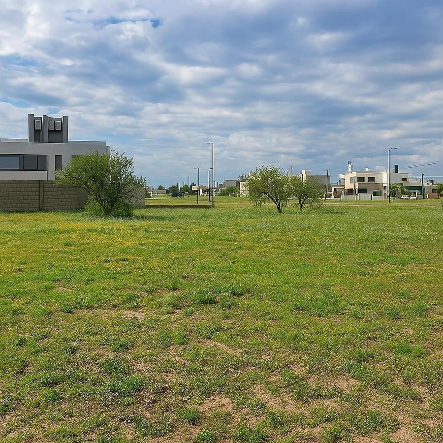 VENTA LOTE EN COLINAS DE MANANTIALES | 330 M2 | SEGURIDAD 24HS