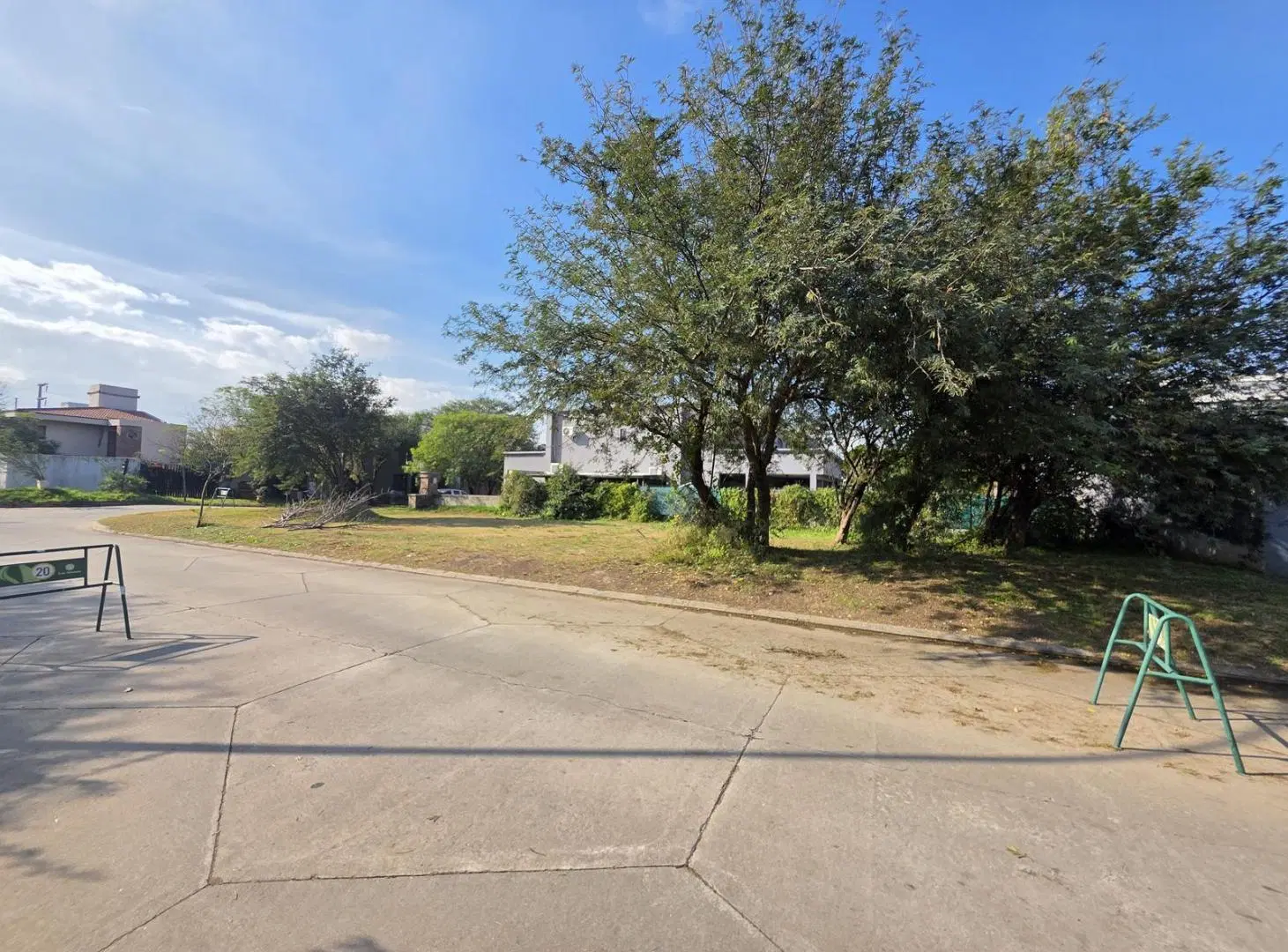 Lote en Esquina 360 m² en Los Aromas | Valle Escondido 5