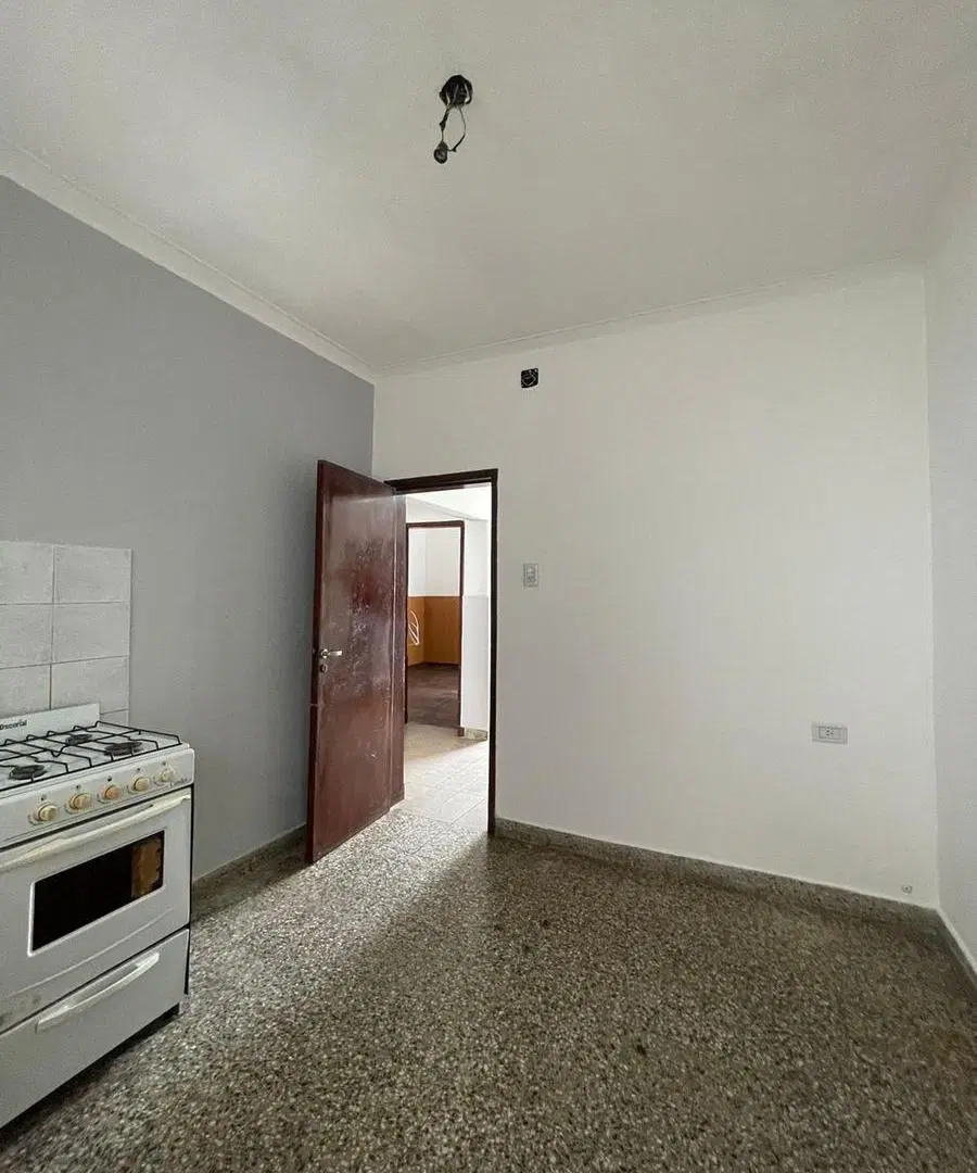 Alquiler de PH en Tolosa, interno, dos dormitorios y patio 4