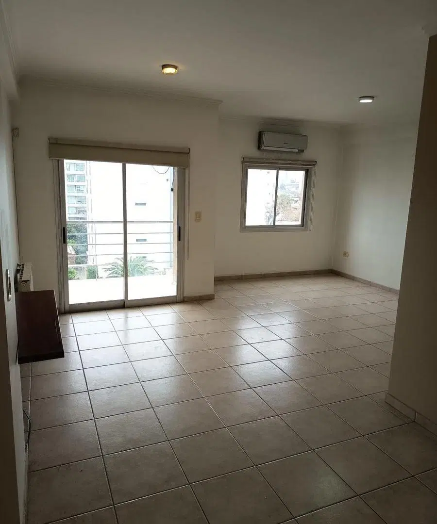 Departamento de 2 dormitorios con Cochera y Terraza Propia. Avenida 19 y 48. 4