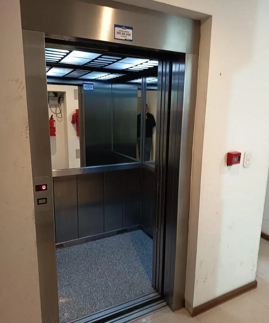 Departamento de 2 dormitorios con Cochera y Terraza Propia. Avenida 19 y 48. 2