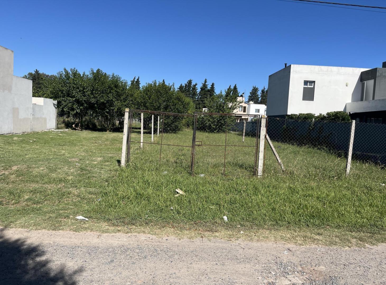 TERRENO 473M2 GORINA GONNET LA PLATA CALLE 489 E/ 133 Y 134