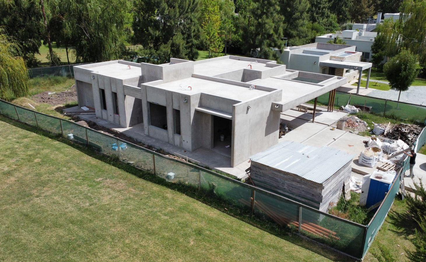 Casa en Venta en Miralagos de 3 dormitorios mas escritorio - llave en mano