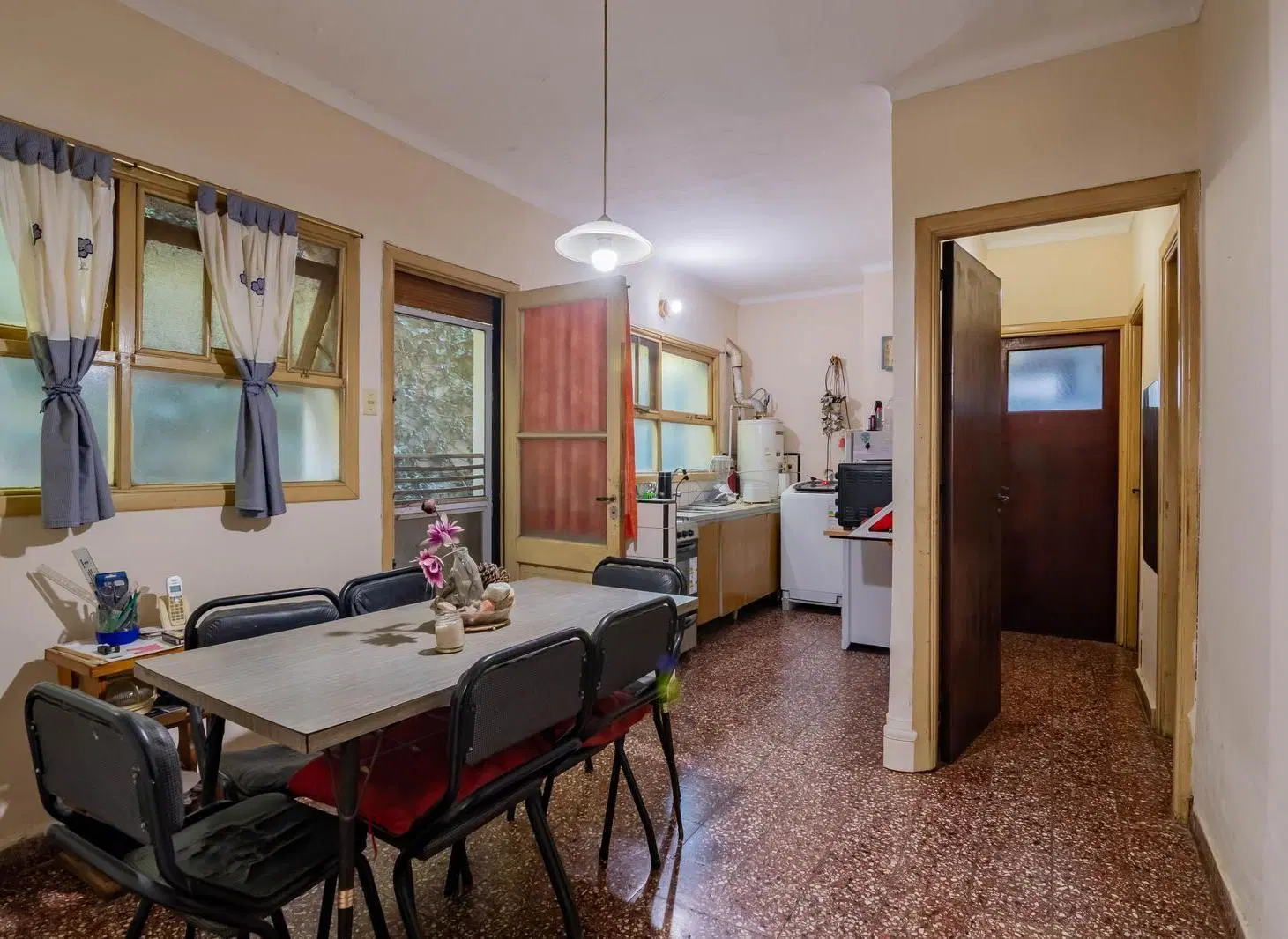 Casa de dos dormitorios en B° Jardin calle 116 entre 409 y 410 (Apta Banco) 4