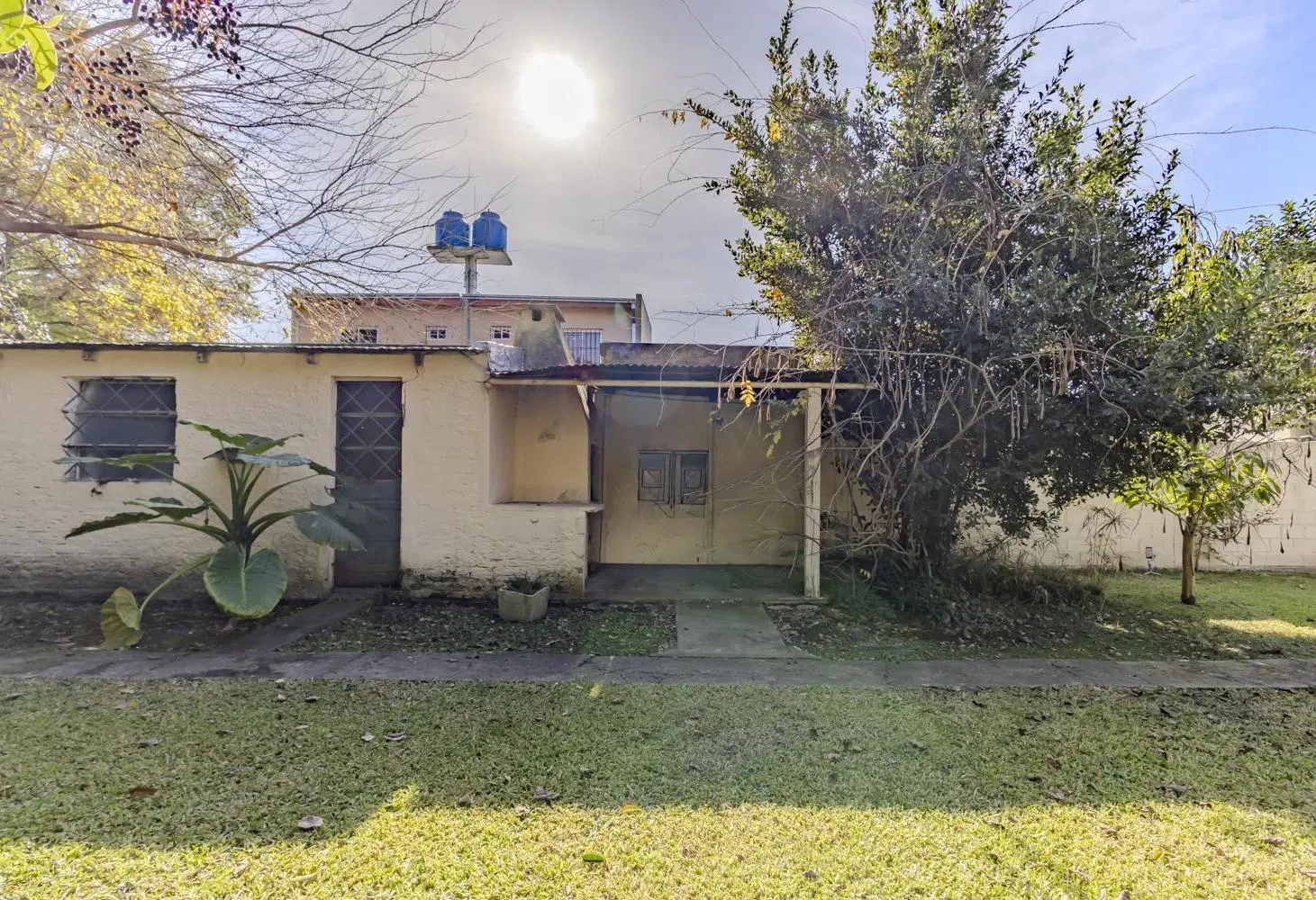 Casa de dos habitaciones y parque a metros de Centenario y Arana 4