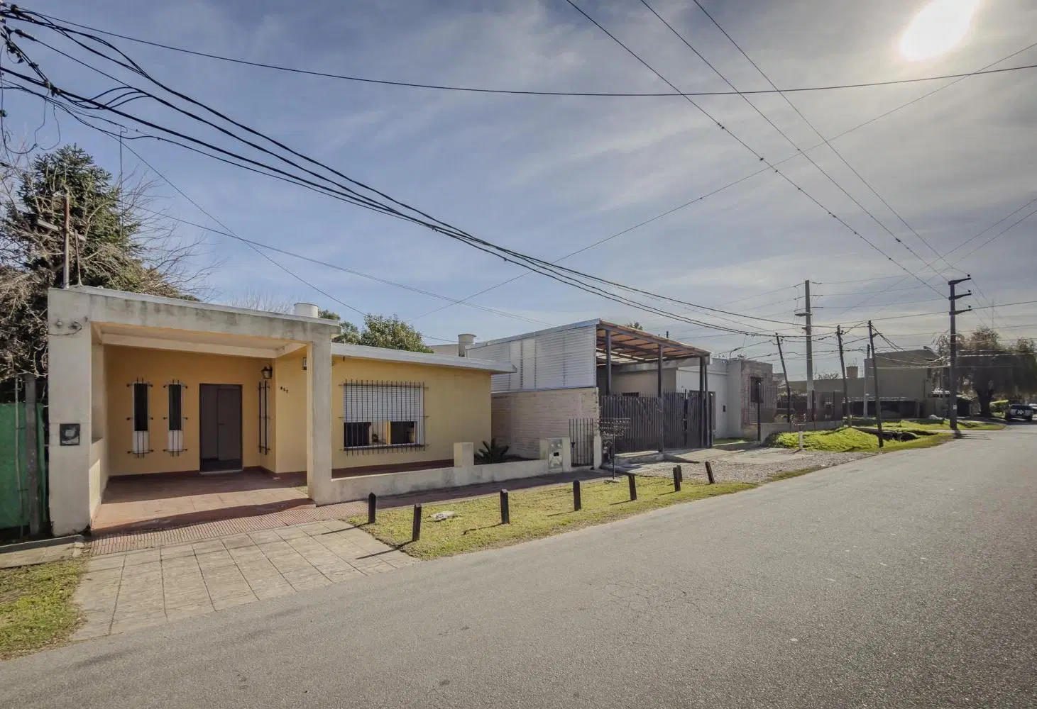 Casa de dos habitaciones y parque a metros de Centenario y Arana 5