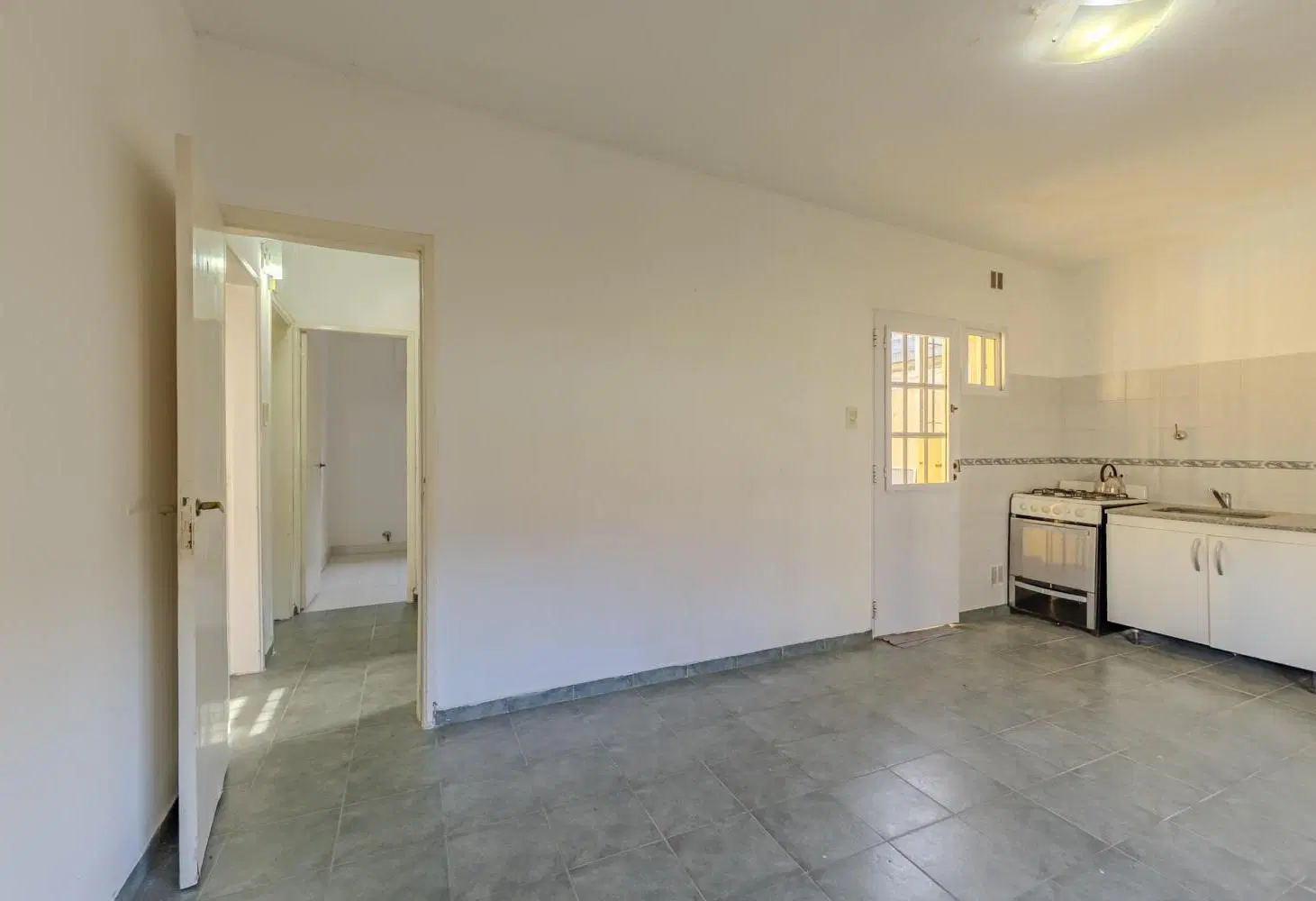 Casa de dos habitaciones y parque a metros de Centenario y Arana 2