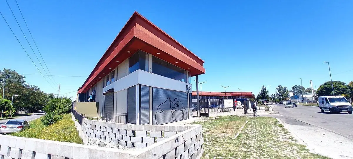 Local en alquiler 100m2 Camino Belgrano esquina 517- Manuel B Gonnet 2