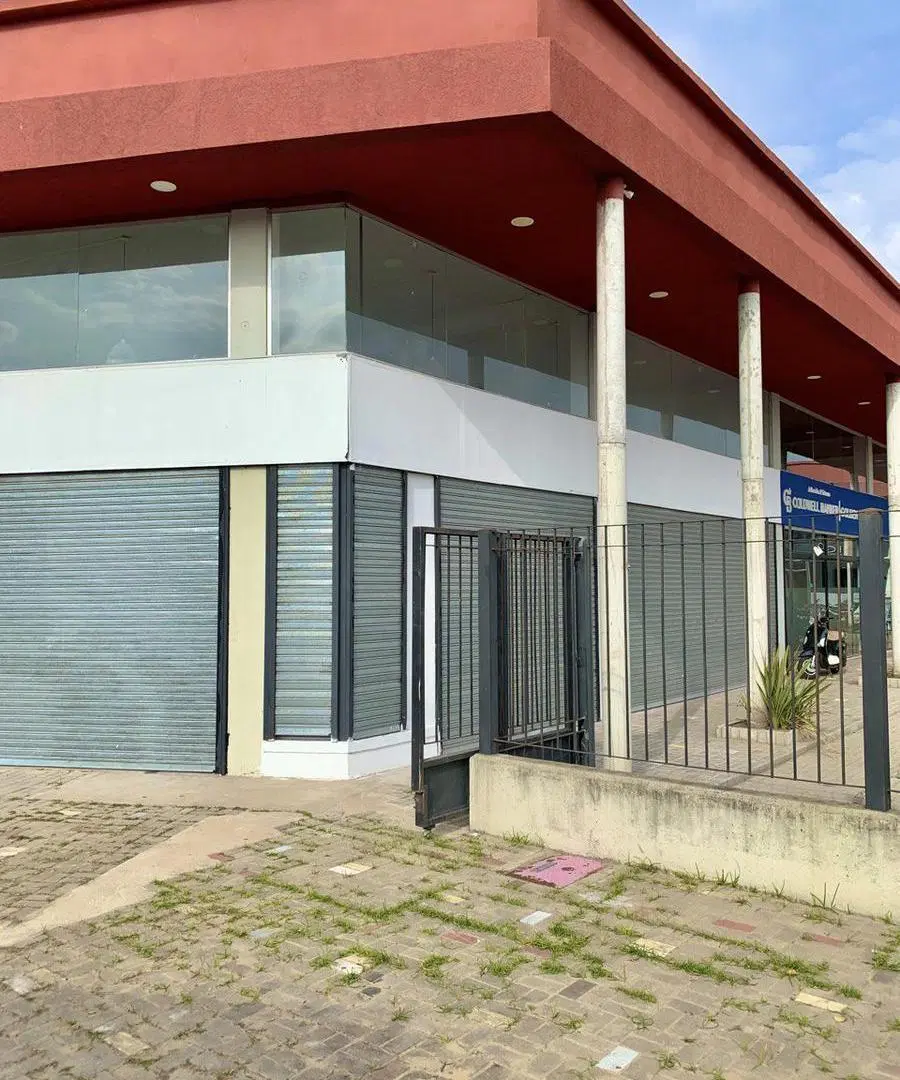 Local en alquiler 100m2 Camino Belgrano esquina 517- Manuel B Gonnet 5