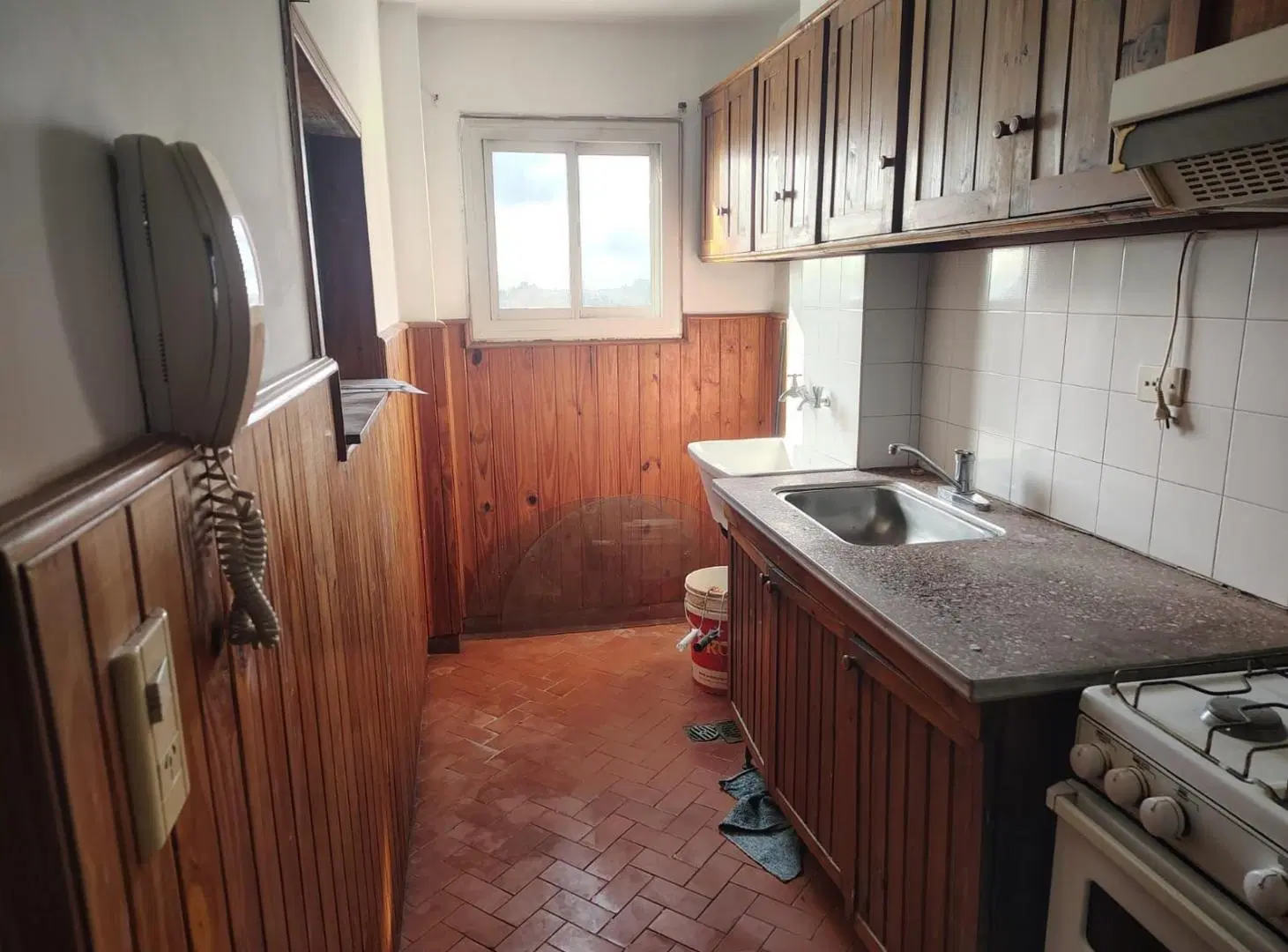 Departamento en Venta de 2 dormitorios con Cochera a reciclar en Tandil 2