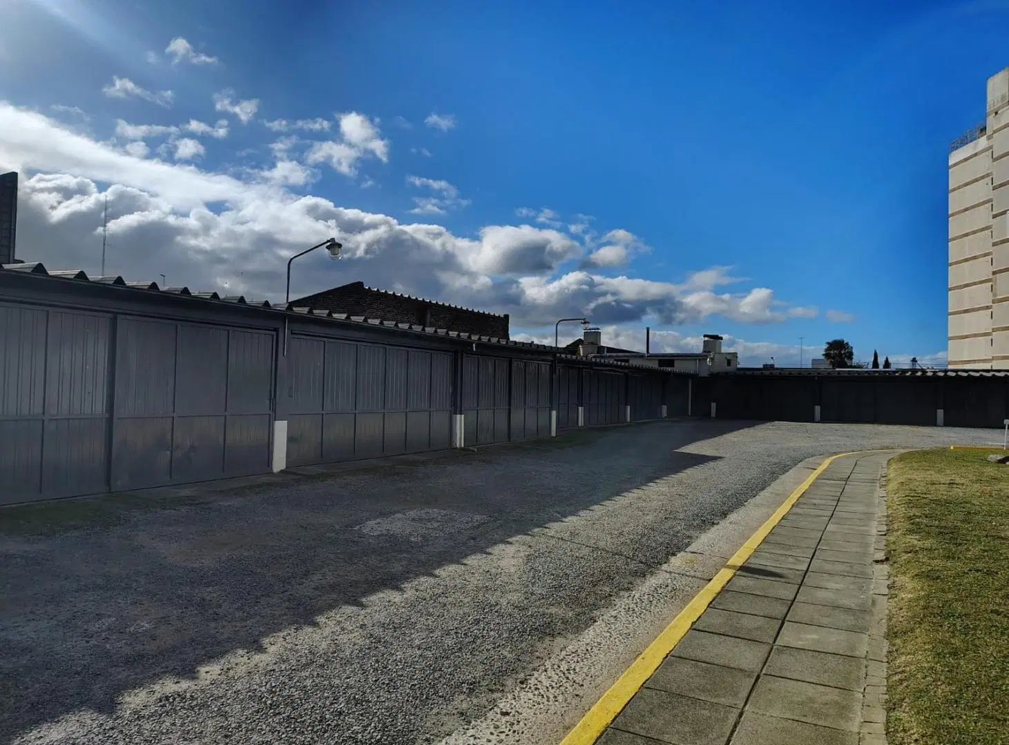 Departamento en Venta de 2 dormitorios con Cochera a reciclar en Tandil 3