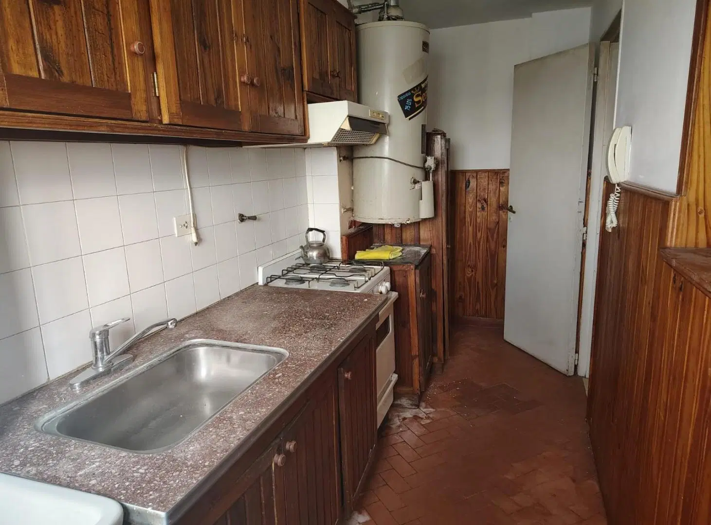 Departamento en Venta de 2 dormitorios con Cochera a reciclar en Tandil 4