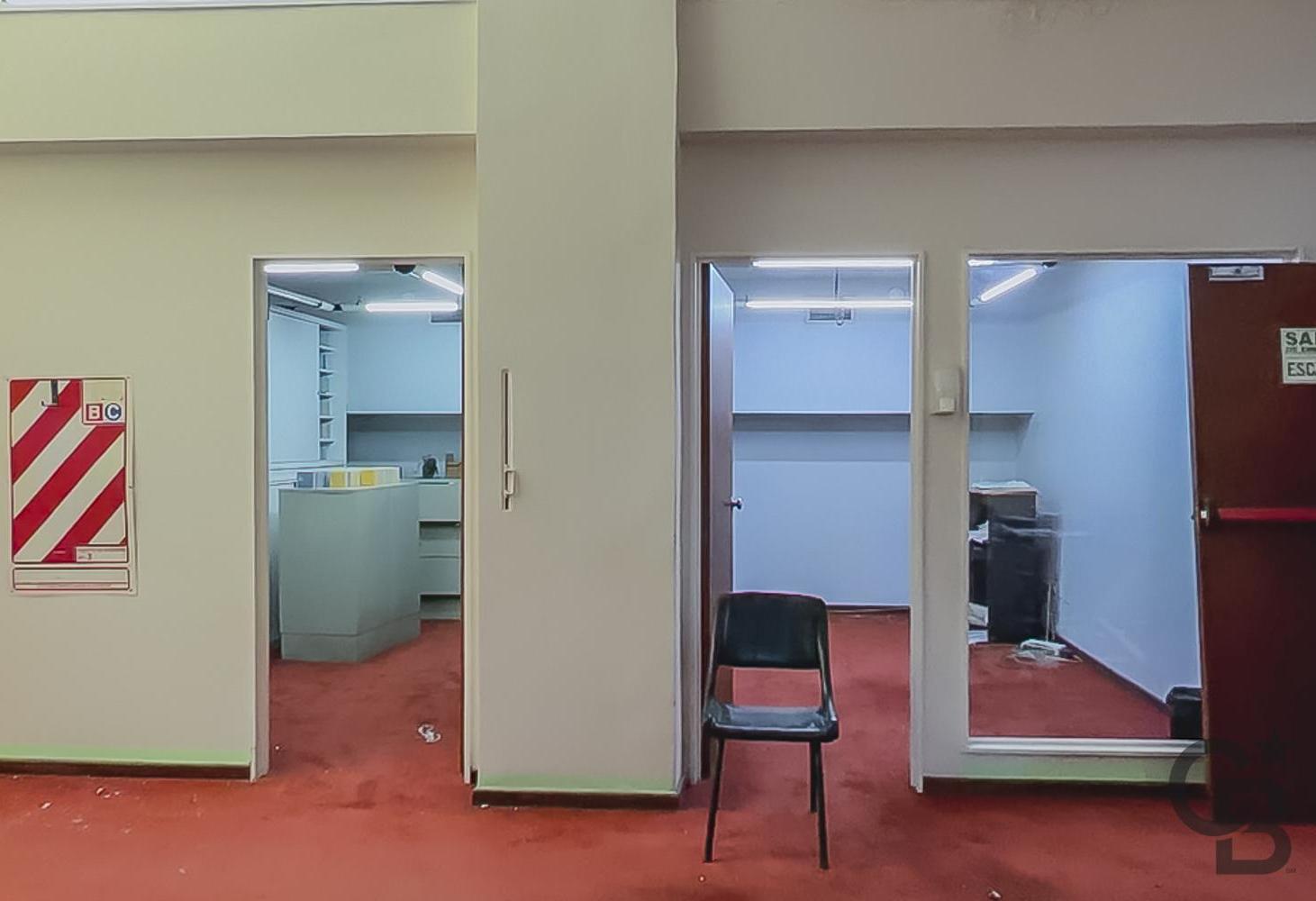 Foto de Local Oficinas 700 m2 con 3 vidrieras y 3 cocheras en La Plata, imagen 1