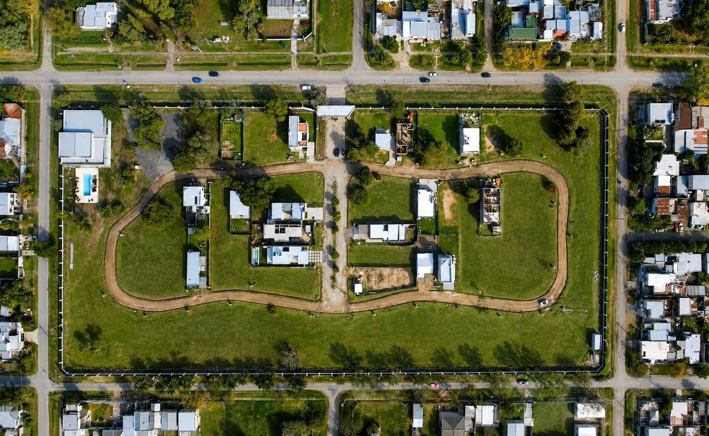 Foto de Terreno en barrio cerrado a 15´ de la Catedral, imagen 1