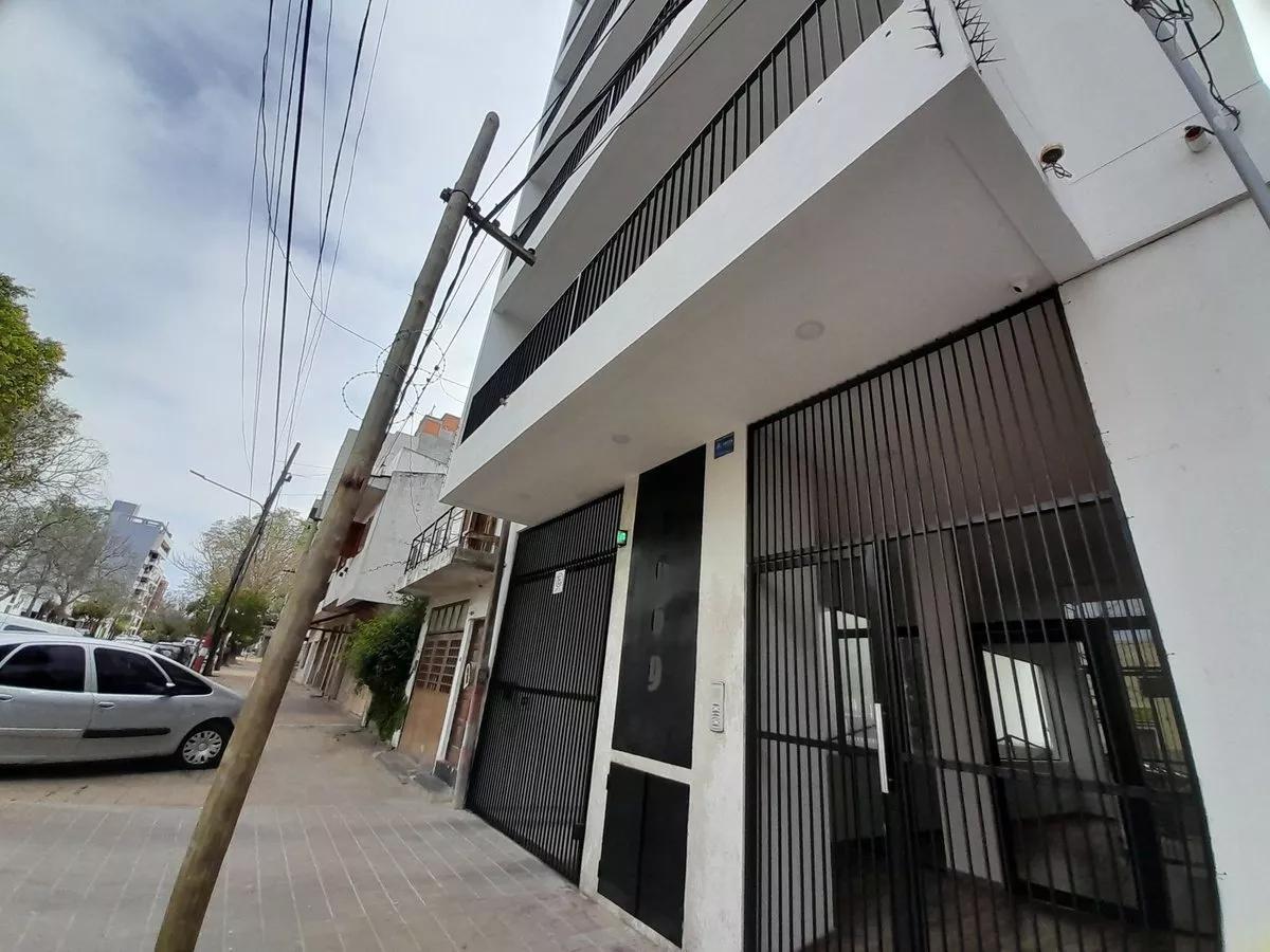 Foto de Departamento en Venta de Pozo 1 dormit en 50 e/ 26 y 27 Frente a Parque, imagen 4
