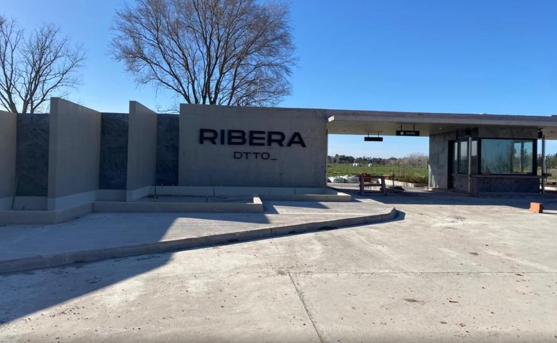 Foto de Casa en Venta en Barrio Ribera de 3 dormitorios, escritorio y pileta, imagen 1
