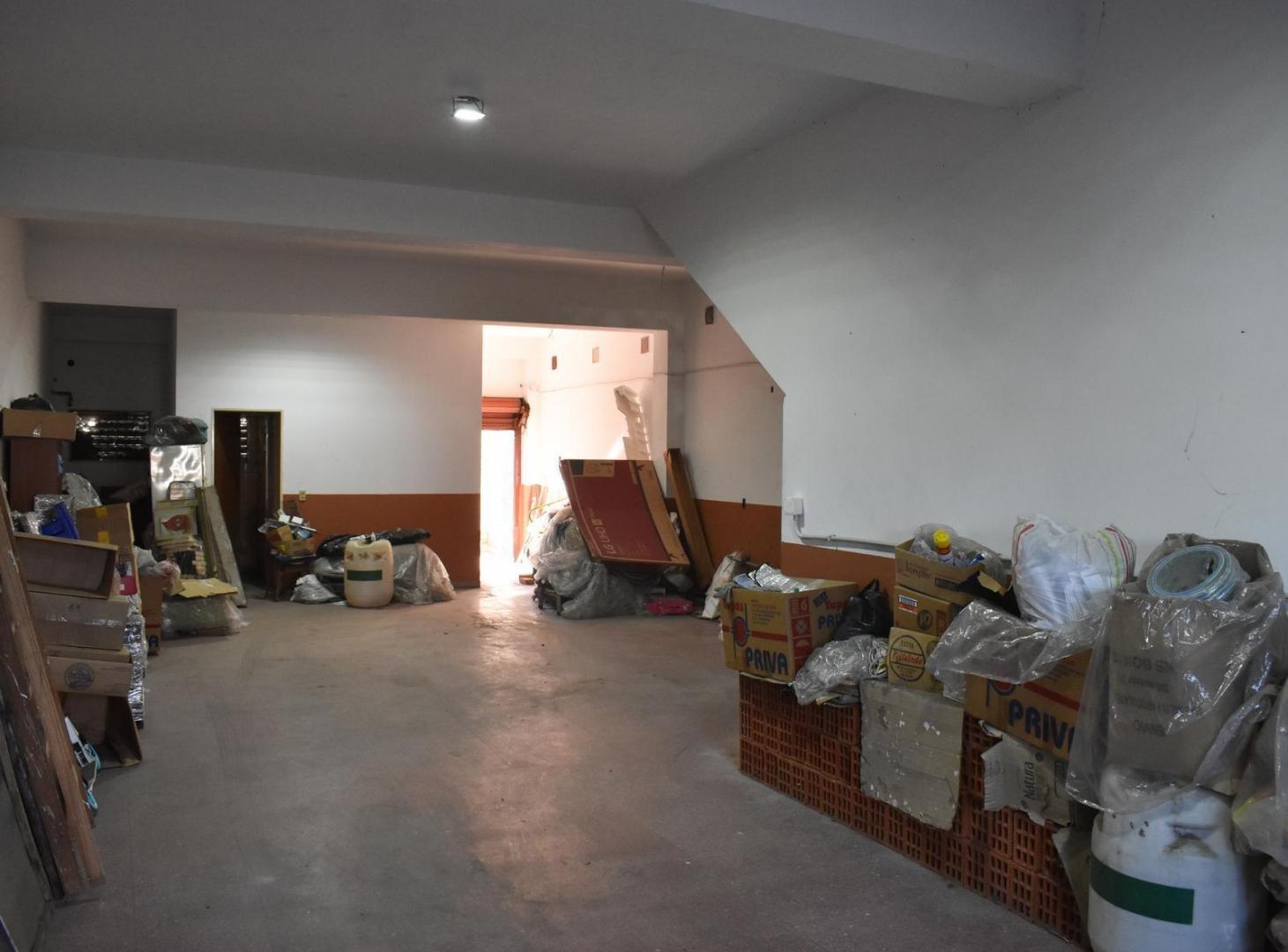 Foto de OPORTUNIDAD venta de edificio en Bloque 6 Departamentos Local cochera, imagen 2