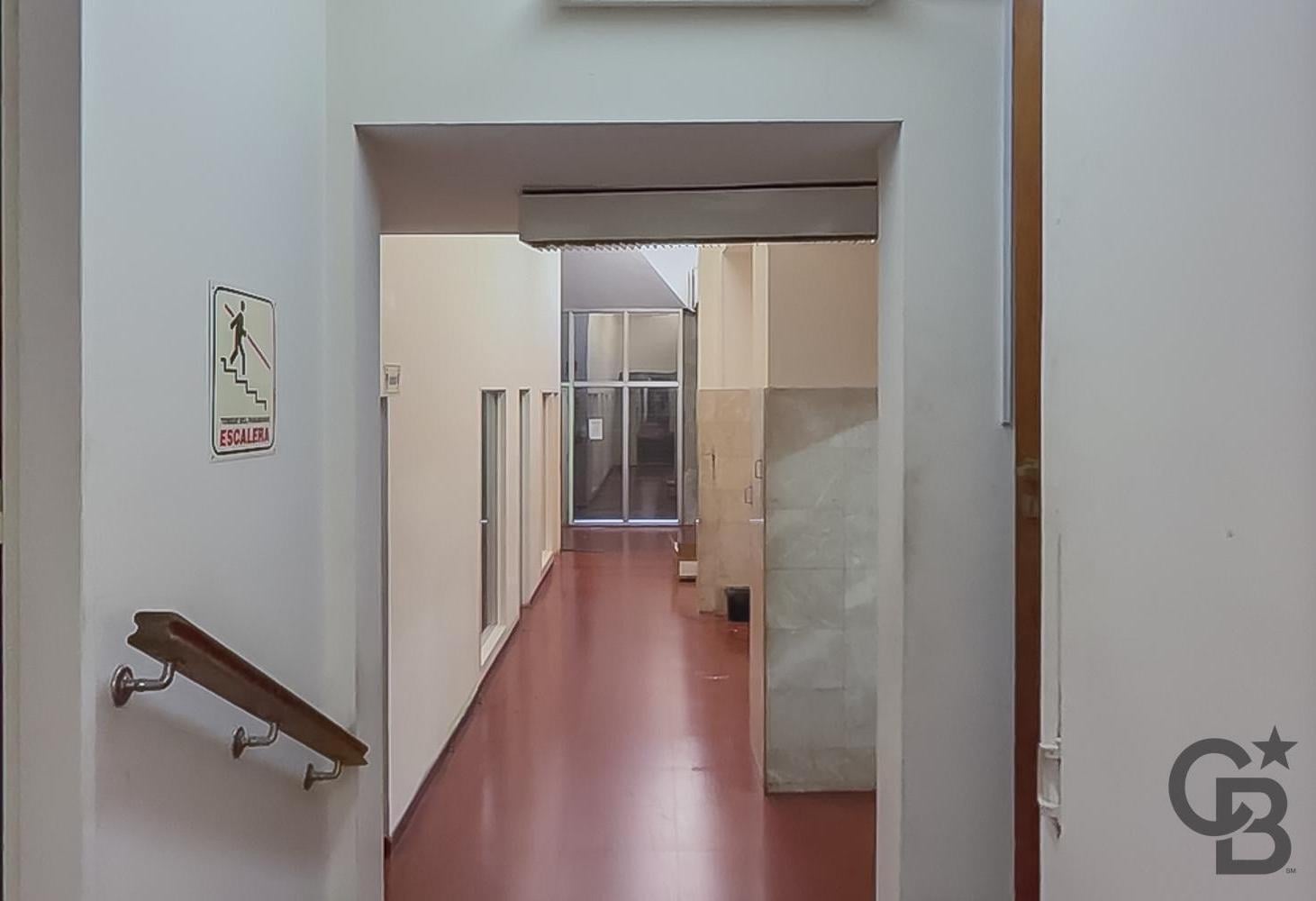 Foto de Local Oficinas 700 m2 con 3 vidrieras y 3 cocheras en La Plata, imagen 5